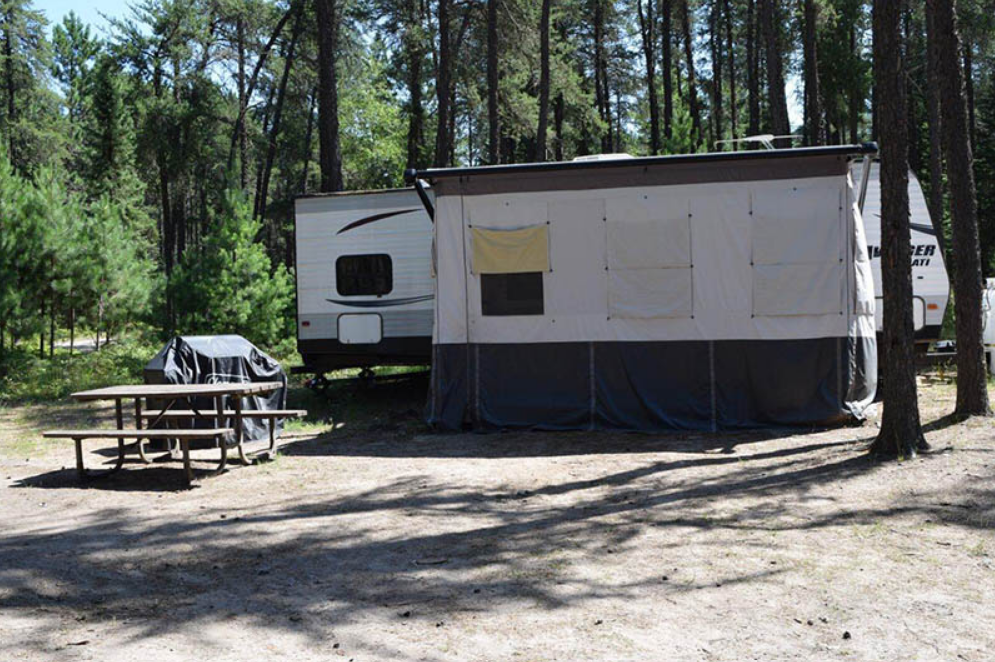 A shot of a trailer in Blue Lake park