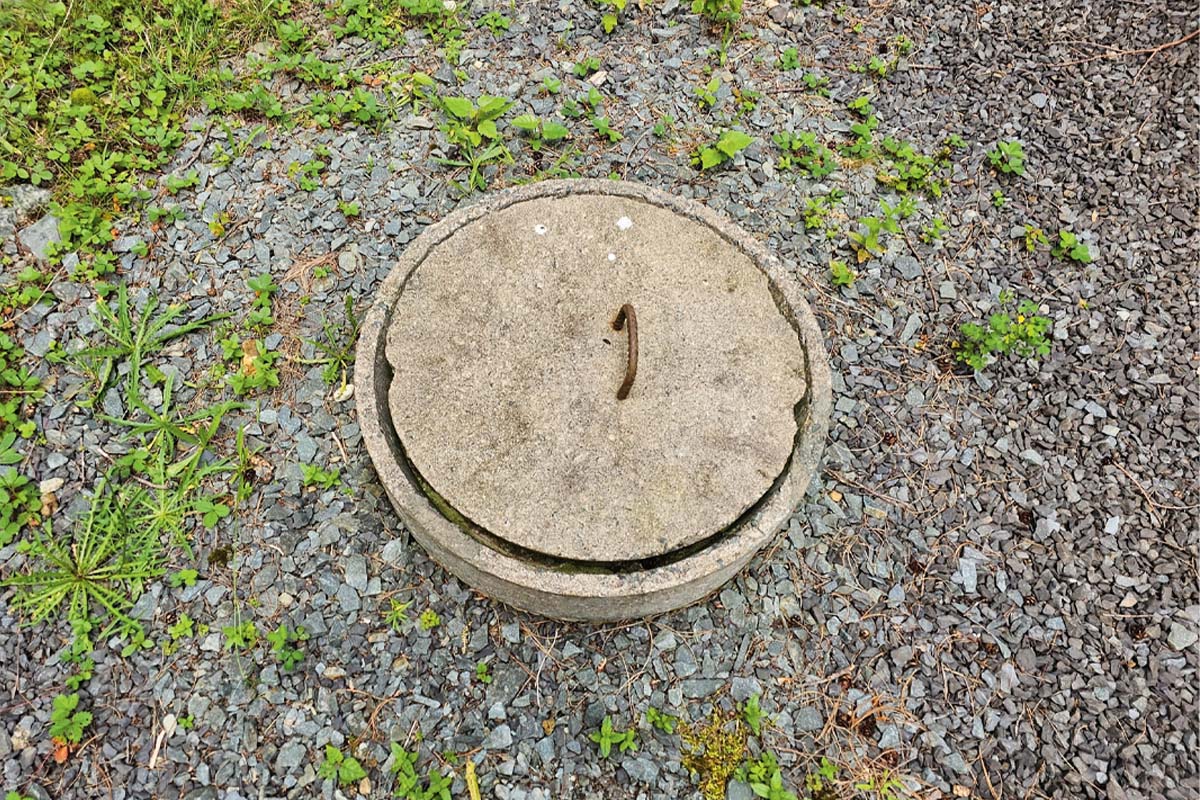 Cement lid to well