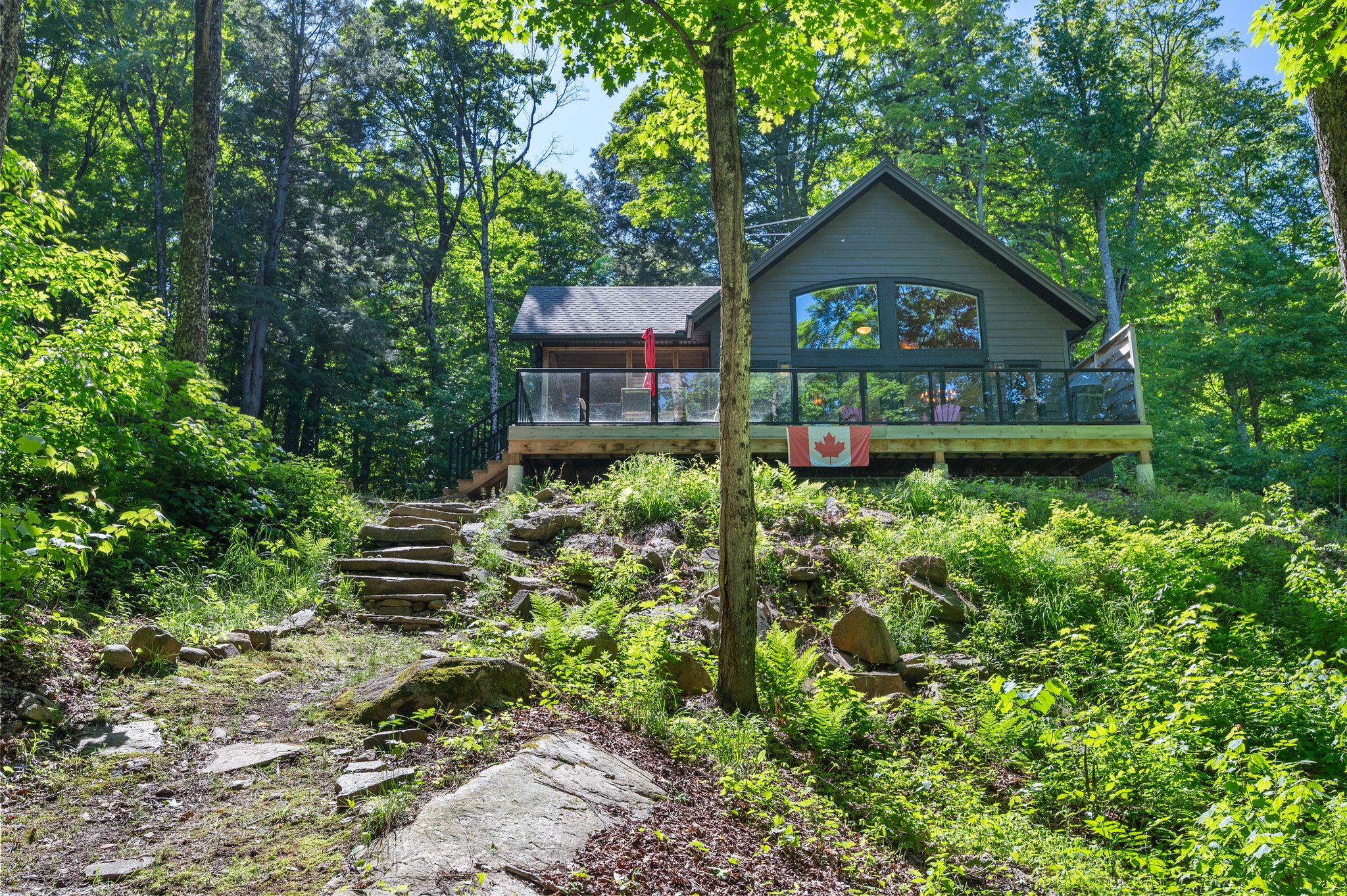 The large grey cottage with natural steps