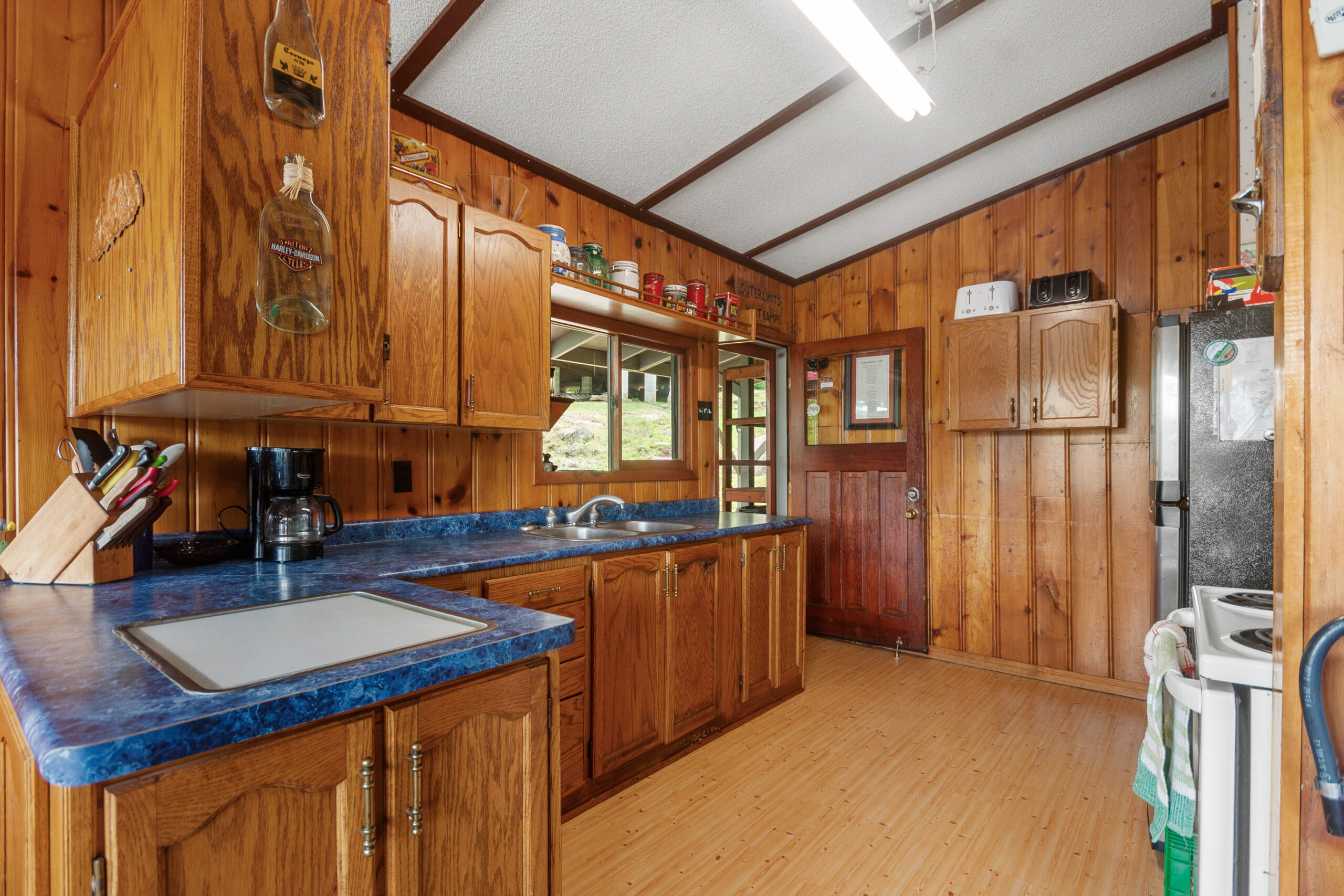 A wood kitchen with navy blue countertops