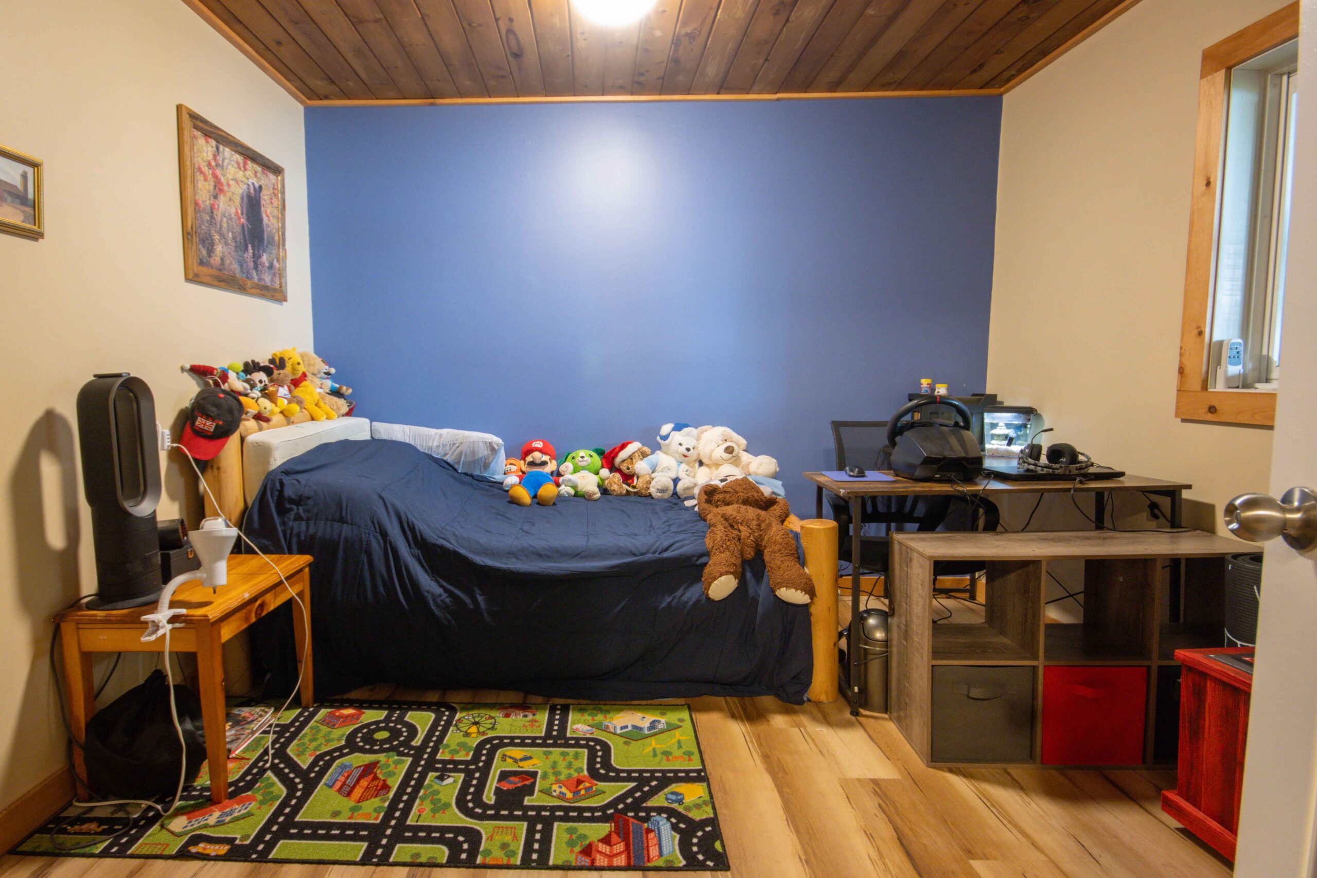 Bedroom featuring a desk and vibrant decor, perfect for guests or remote work.