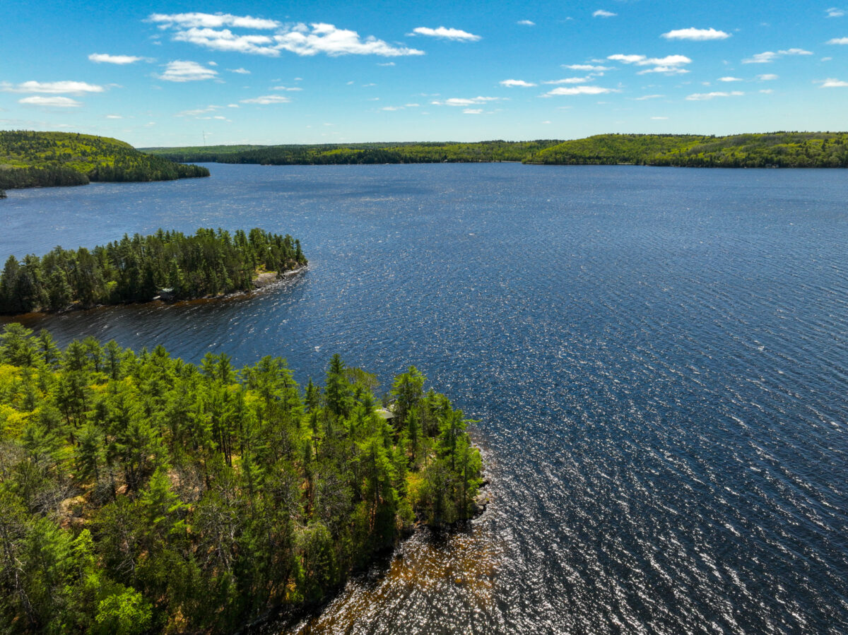 Listing of the week: This $930K Mazinaw Lake cottage retreat offers 554 ...