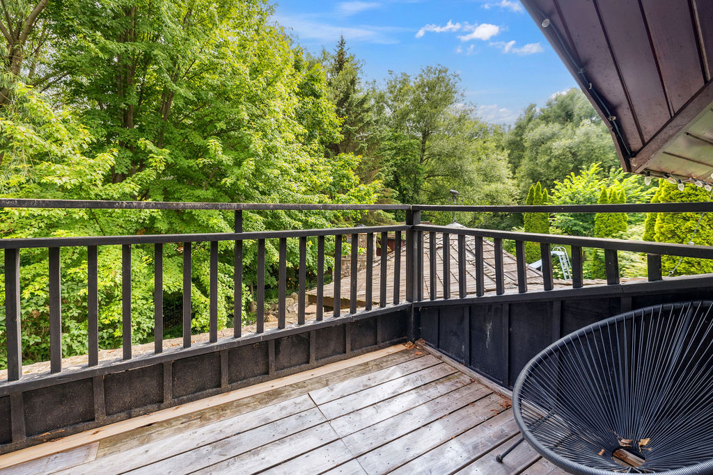 A wood balcony with tree views