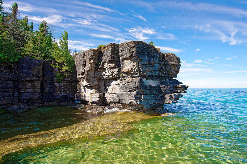Rock outcroppings on Fitzwilliam Island